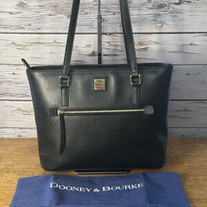 Dooney & Bourke Black saffiano leather shopper bag.